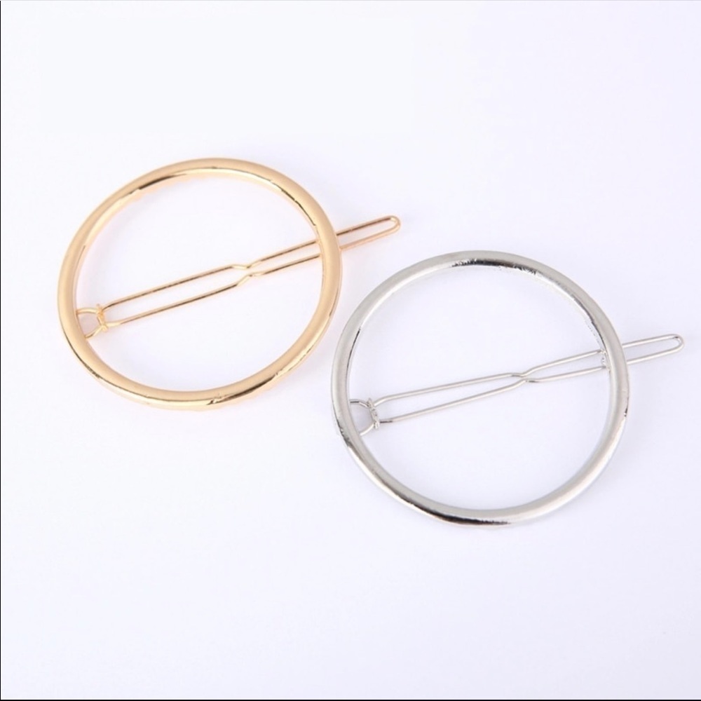 “O” hair clip in gold